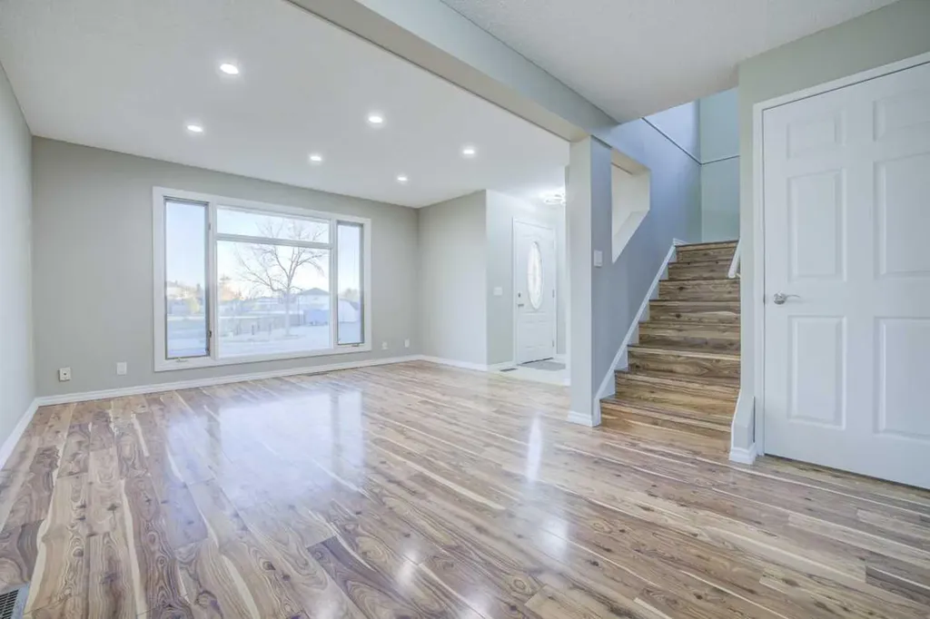 171 Erin Woods Drive SE Calgary AB T2B 2V7