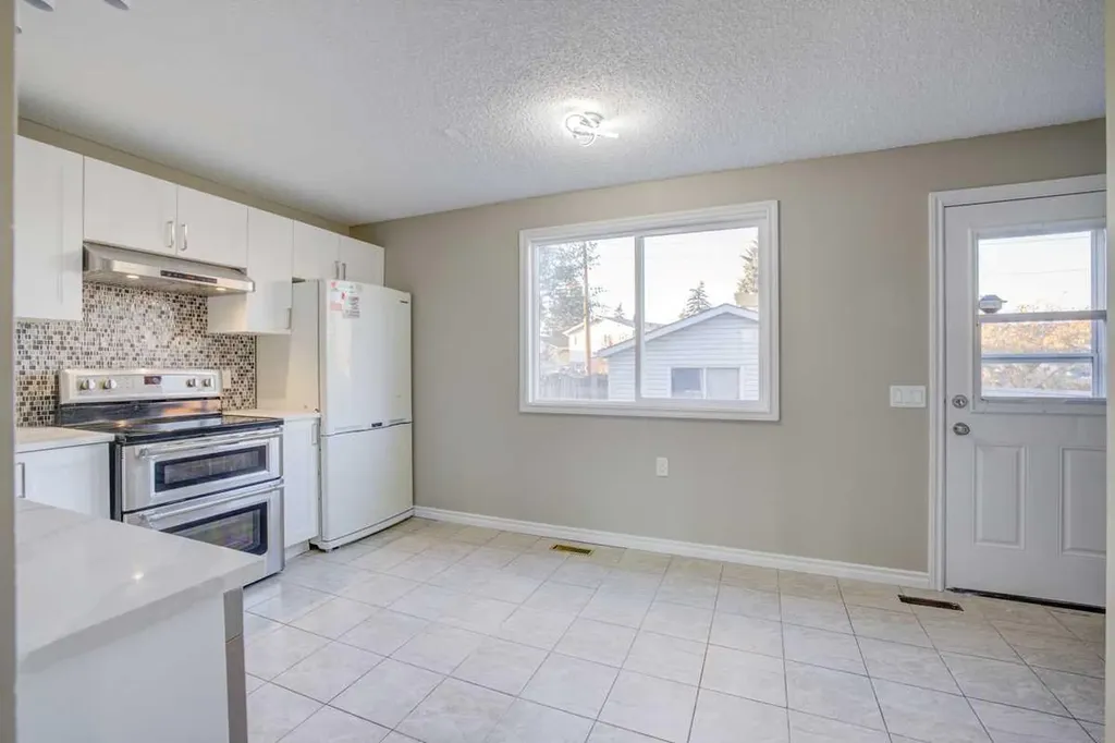 171 Erin Woods Drive SE Calgary AB T2B 2V7