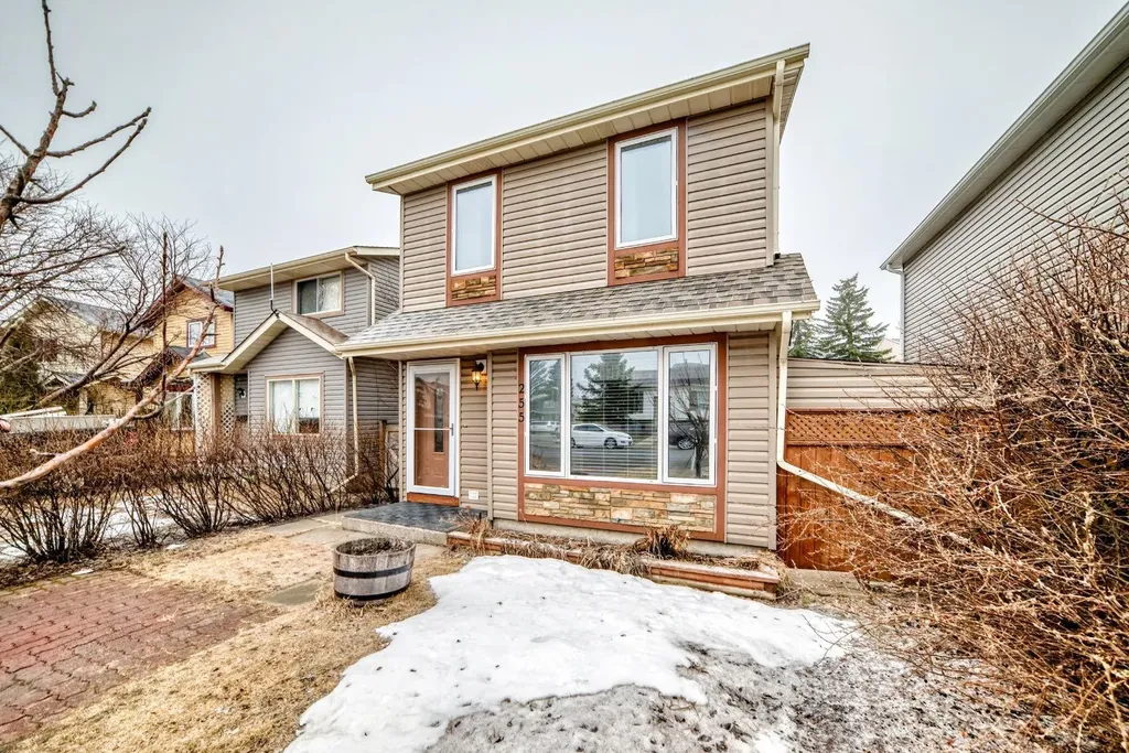 255 Falshire Way NE Calgary AB T3J 2B3