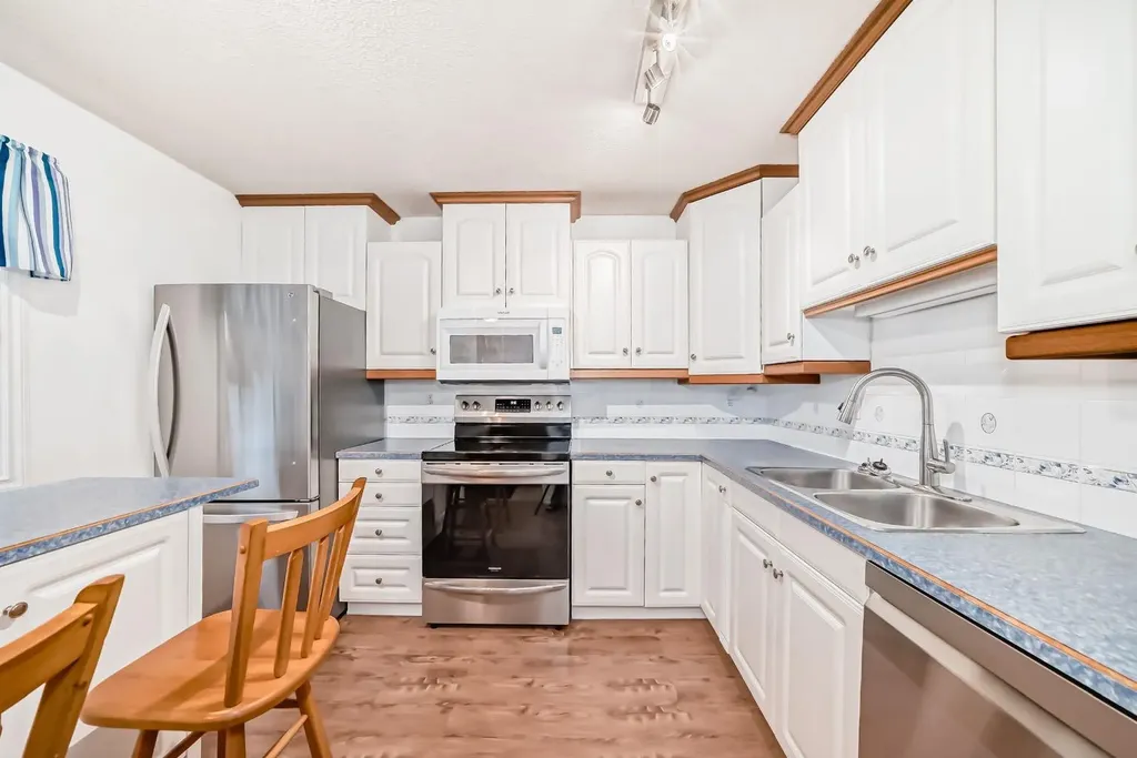 255 Falshire Way NE Calgary AB T3J 2B3
