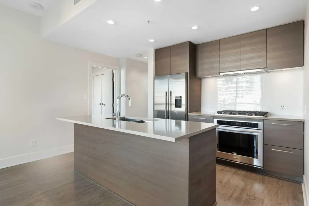 38 9 Street NE Calgary AB T2E7X9