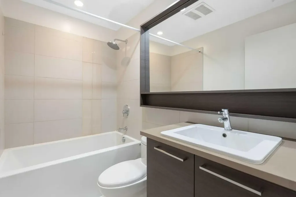 38 9 Street NE Calgary AB T2E7X9