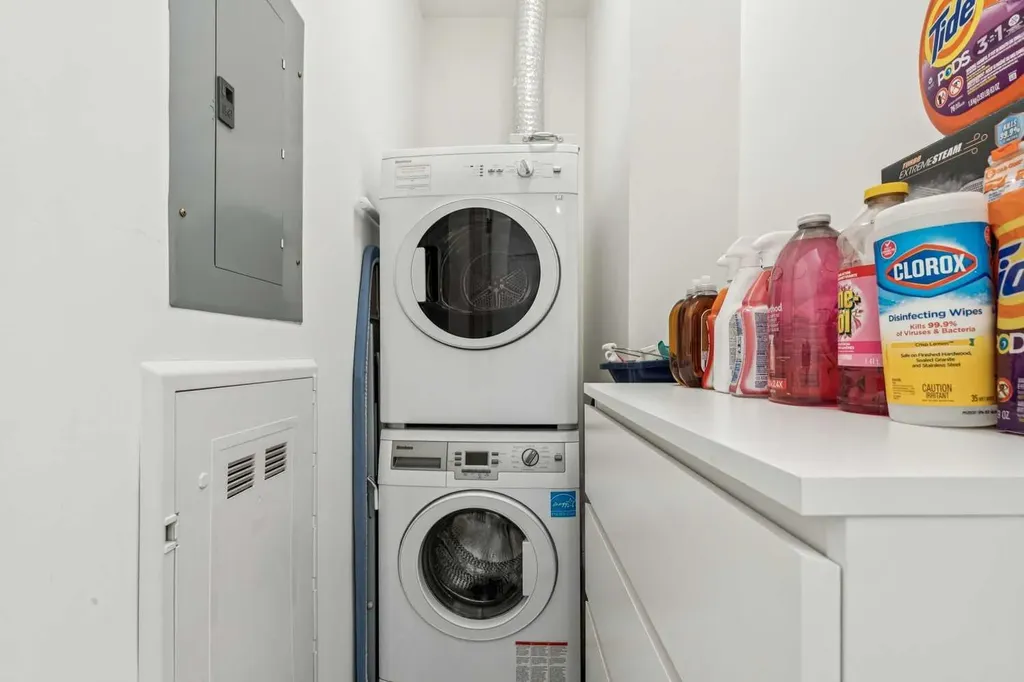 930 6 Avenue SW Calgary AB T2P1J3