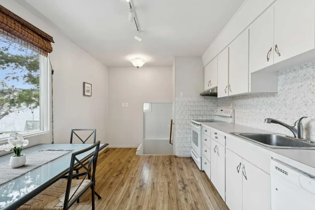 6507 34 Avenue NW Calgary AB T3B 1M9