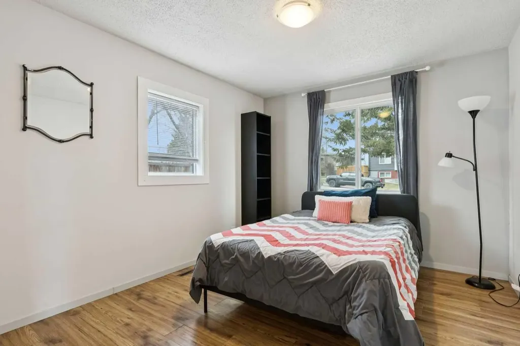 6507 34 Avenue NW Calgary AB T3B 1M9