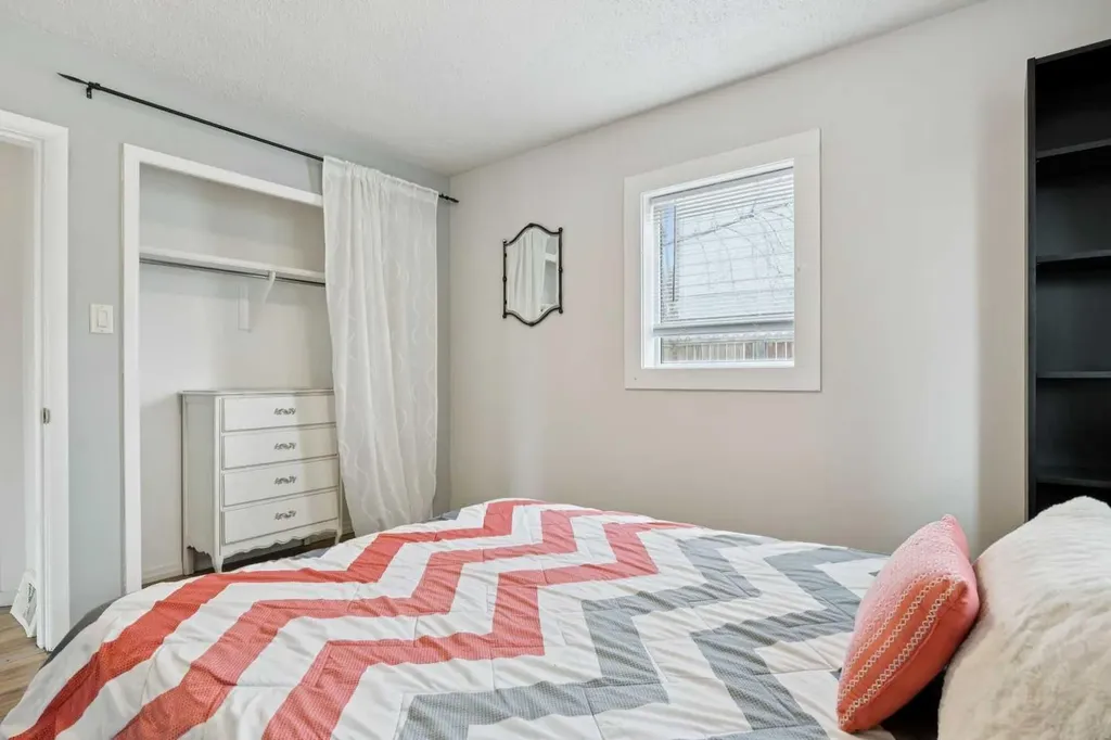 6507 34 Avenue NW Calgary AB T3B 1M9