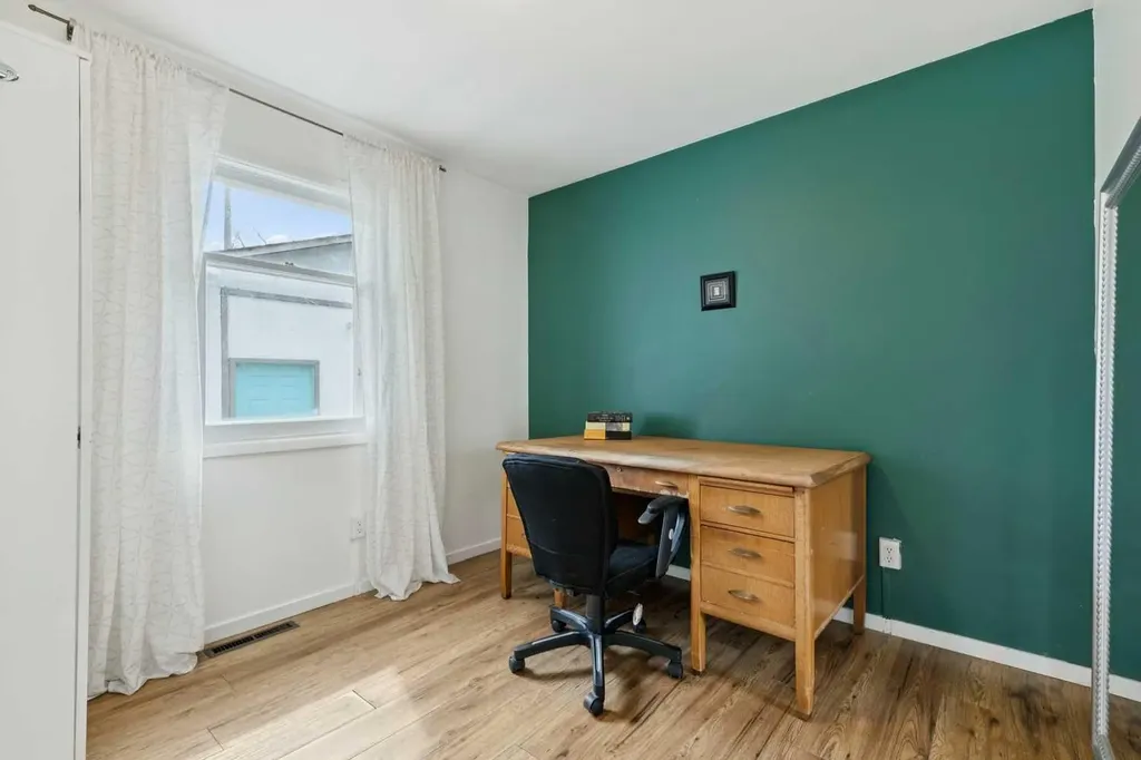 6507 34 Avenue NW Calgary AB T3B 1M9