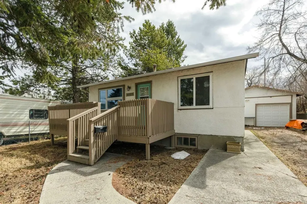 6507 34 Avenue NW Calgary AB T3B 1M9