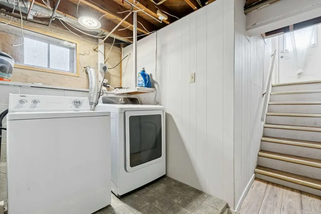 6507 34 Avenue NW Calgary AB T3B 1M9