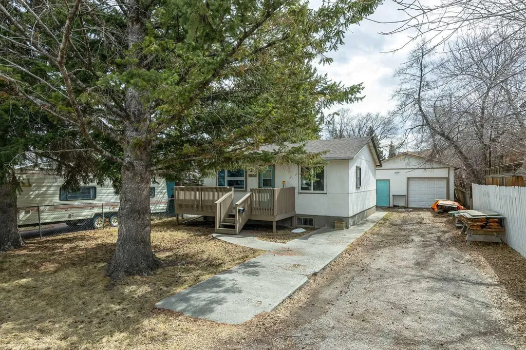 6507 34 Avenue NW Calgary AB T3B 1M9