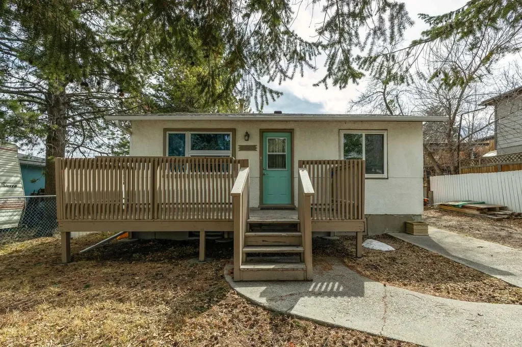 6507 34 Avenue NW Calgary AB T3B 1M9