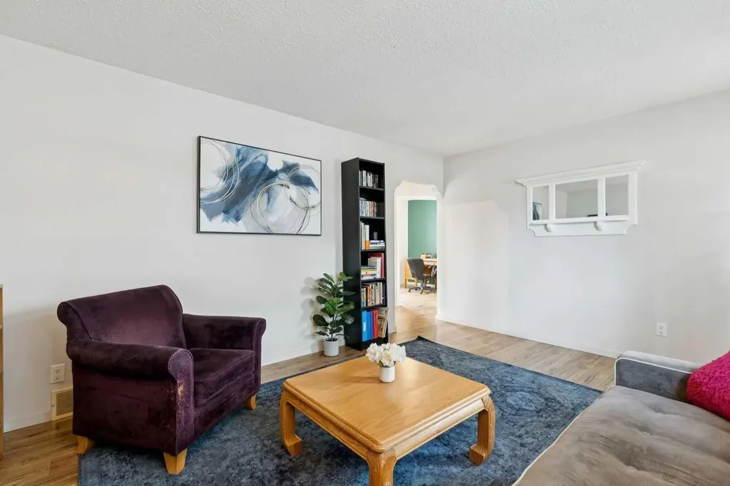 6507 34 Avenue NW Calgary AB T3B 1M9