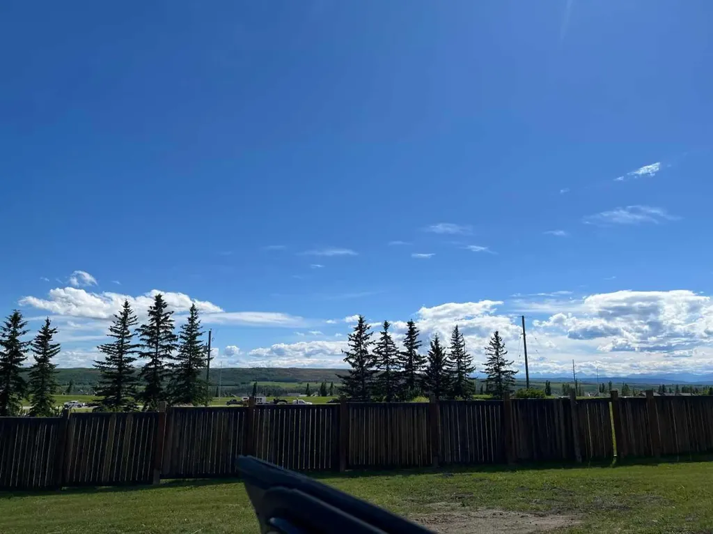 3622 85 Street SW Calgary AB T3H 3V7