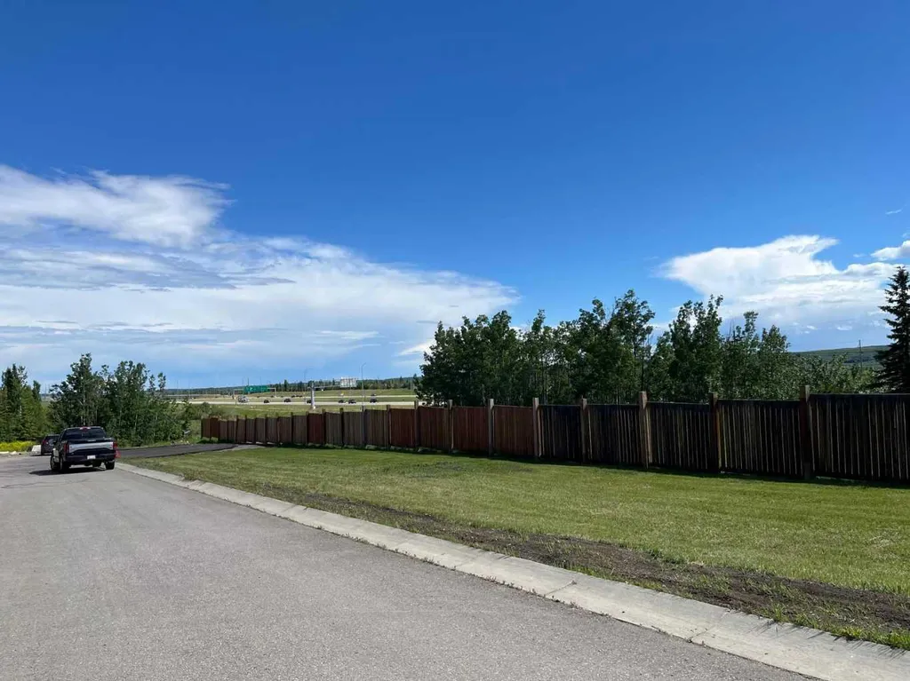 3622 85 Street SW Calgary AB T3H 3V7