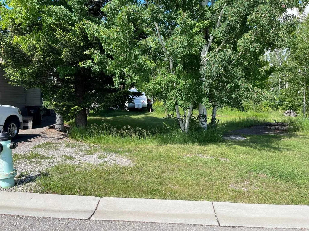 3622 85 Street SW Calgary AB T3H 3V7