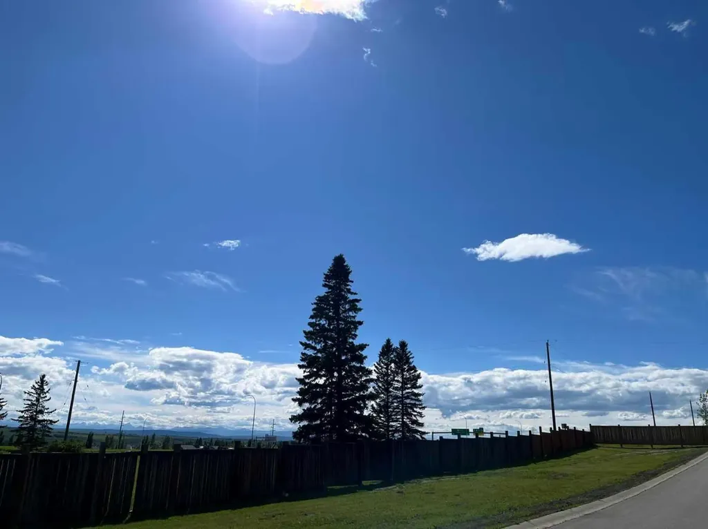 3622 85 Street SW Calgary AB T3H 3V7