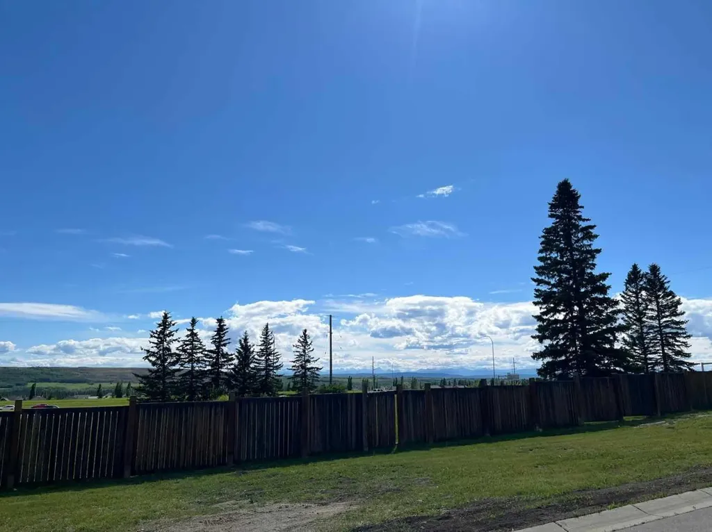 3622 85 Street SW Calgary AB T3H 3V7