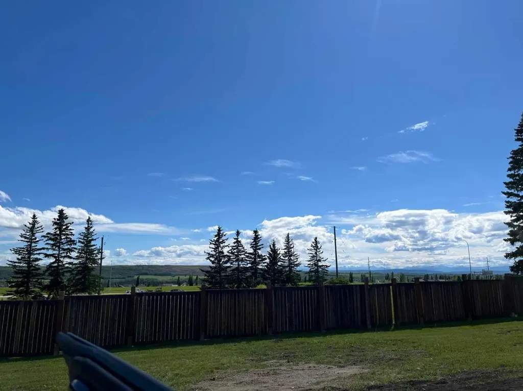 3622 85 Street SW Calgary AB T3H 3V7