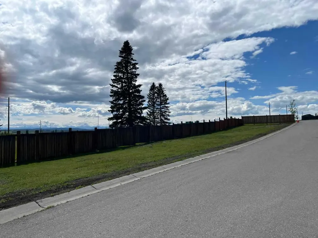 3622 85 Street SW Calgary AB T3H 3V7