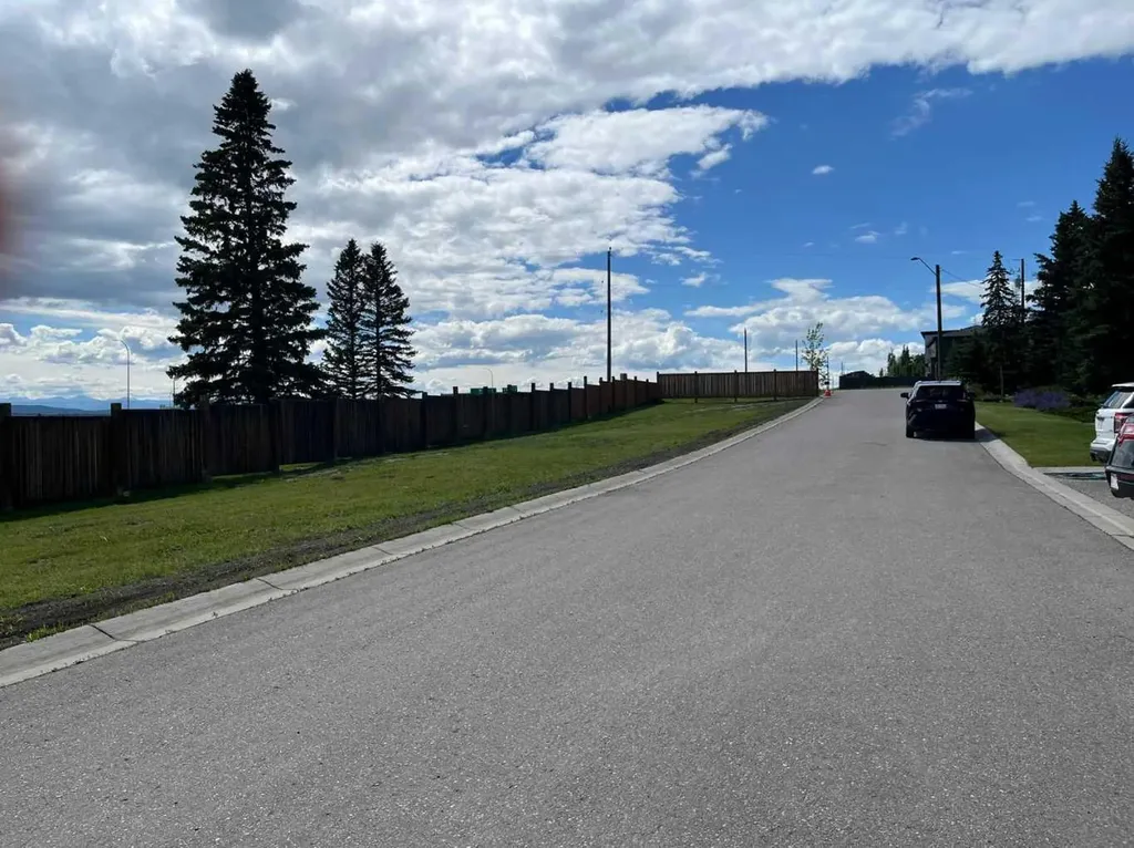 3622 85 Street SW Calgary AB T3H 3V7