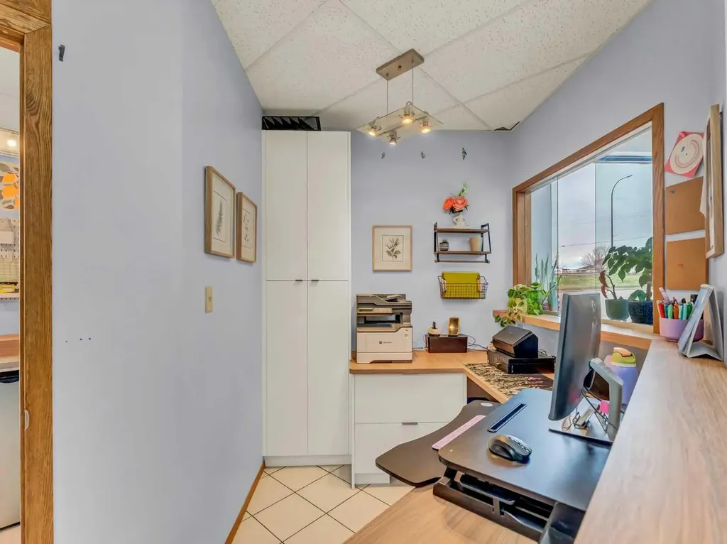 809 Bullivant Crescent SW Medicine Hat AB T1A 5G5