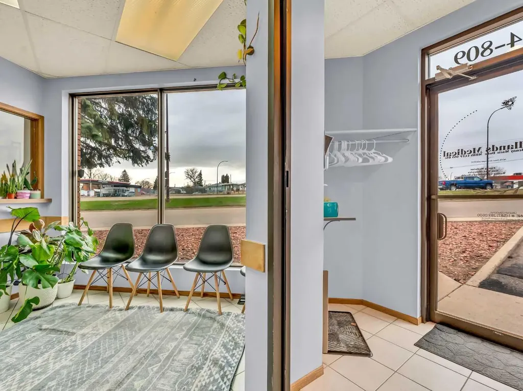 809 Bullivant Crescent SW Medicine Hat AB T1A 5G5
