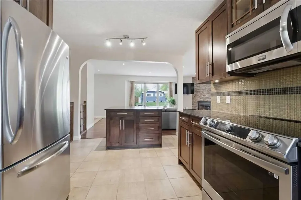 10311 Wapiti Drive SE Calgary AB T2J 1J3