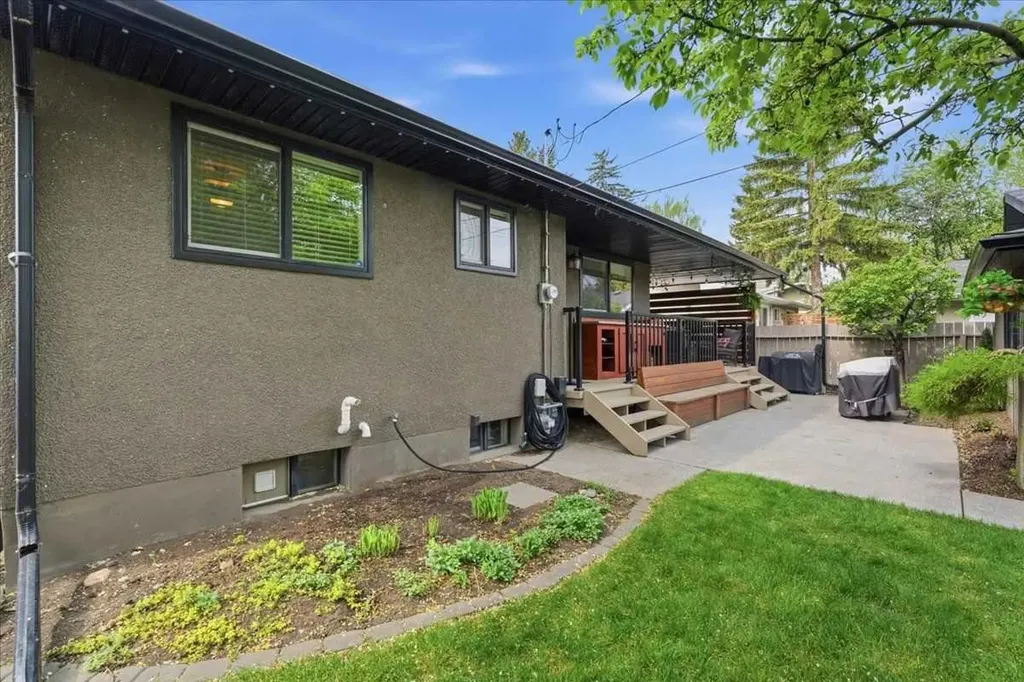 10311 Wapiti Drive SE Calgary AB T2J 1J3
