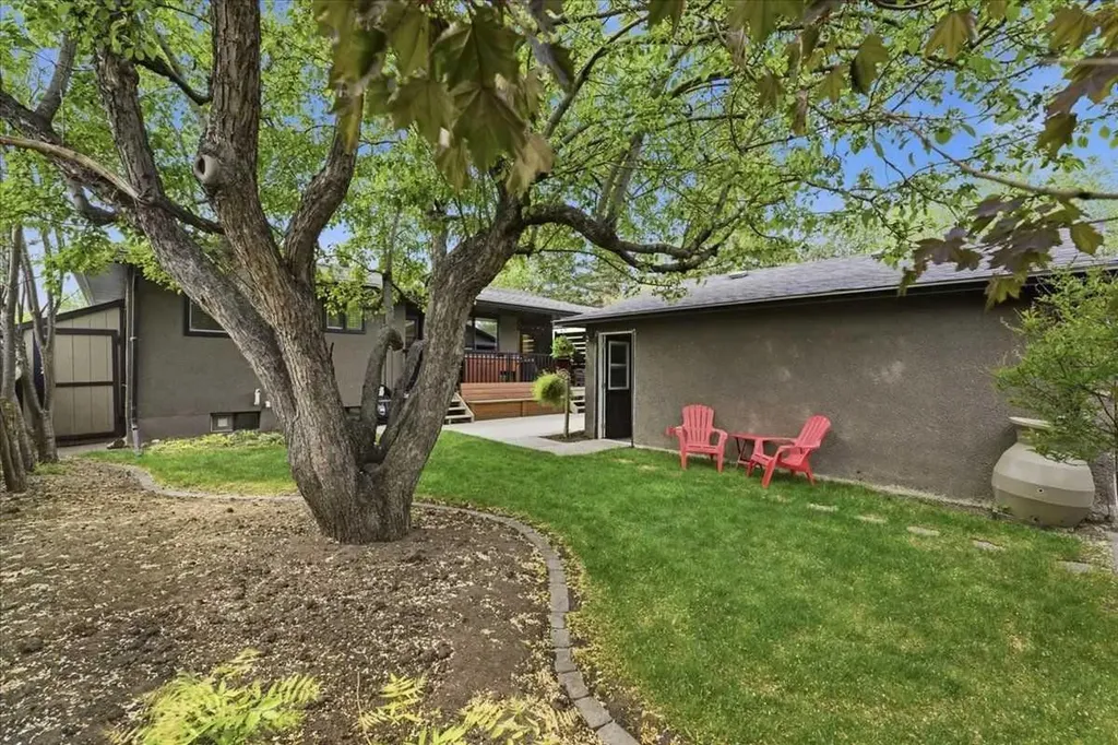 10311 Wapiti Drive SE Calgary AB T2J 1J3