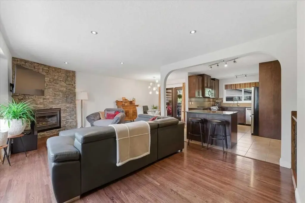 10311 Wapiti Drive SE Calgary AB T2J 1J3