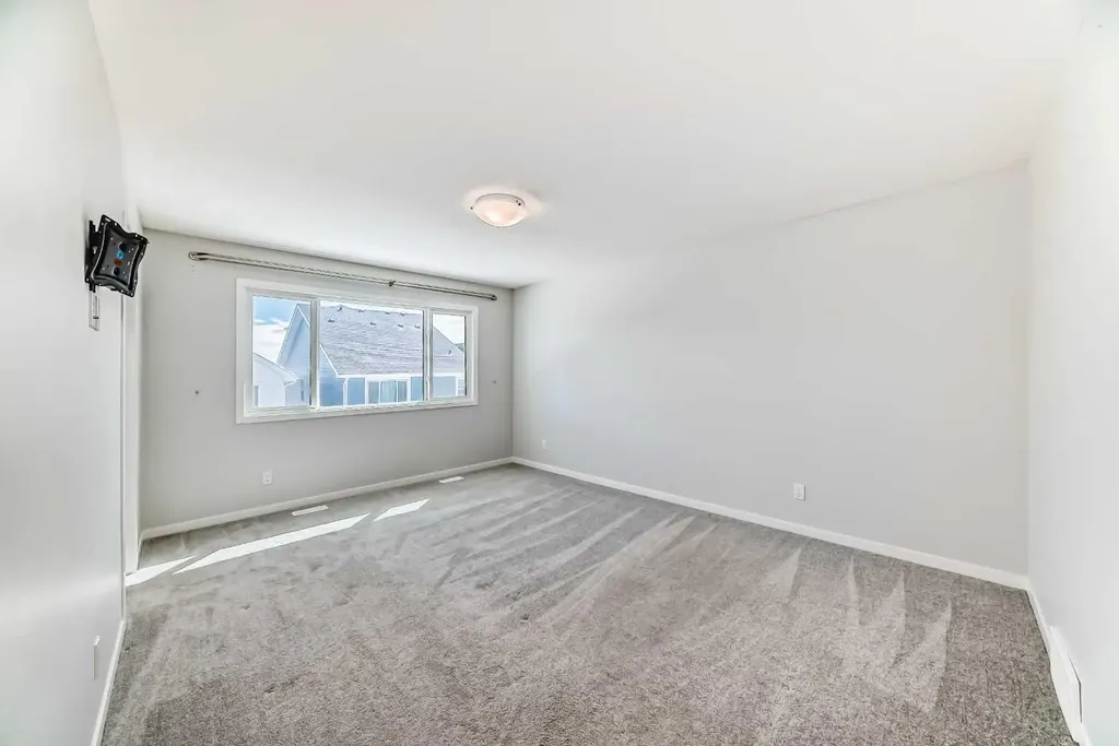 16 West Grove Link SW Calgary AB T3H 6E3