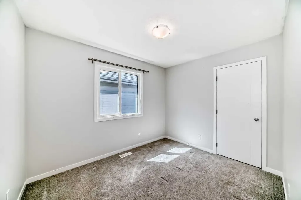 16 West Grove Link SW Calgary AB T3H 6E3