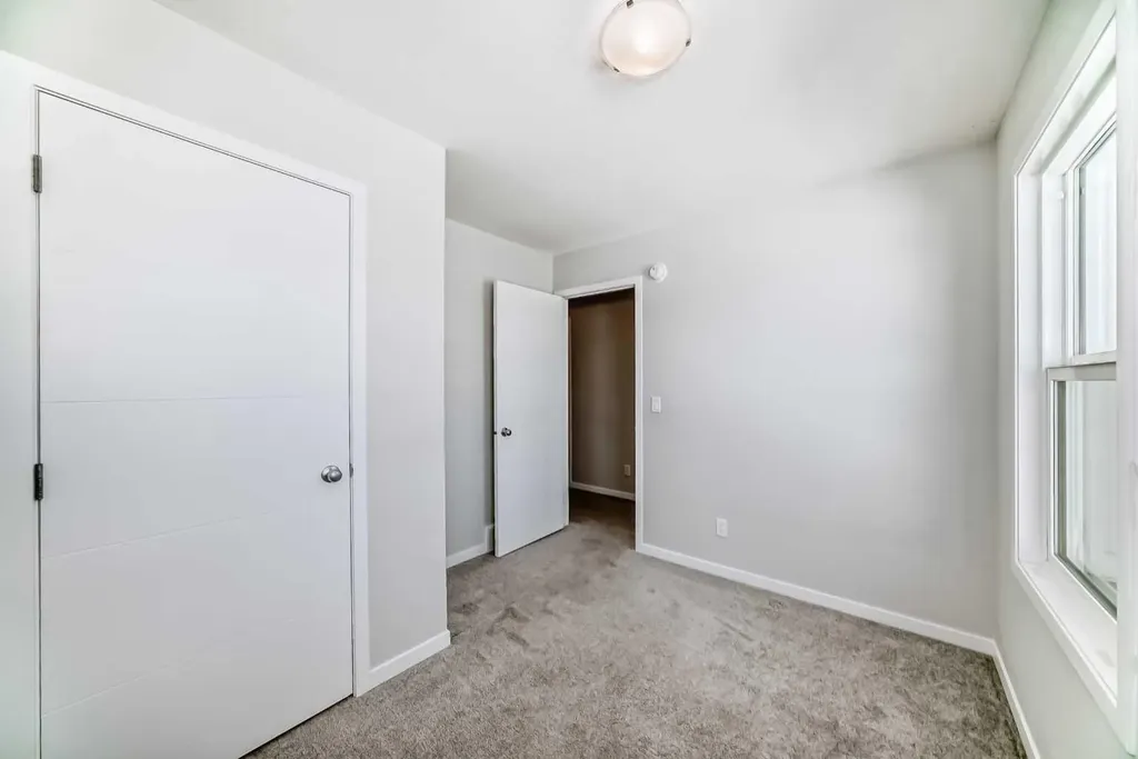 16 West Grove Link SW Calgary AB T3H 6E3
