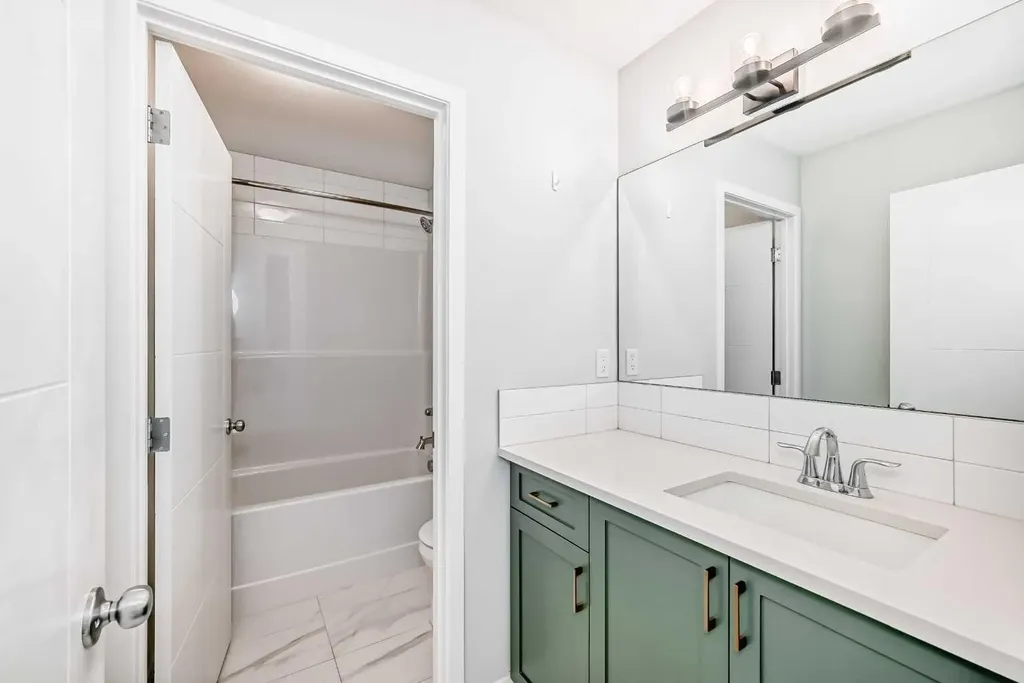 16 West Grove Link SW Calgary AB T3H 6E3