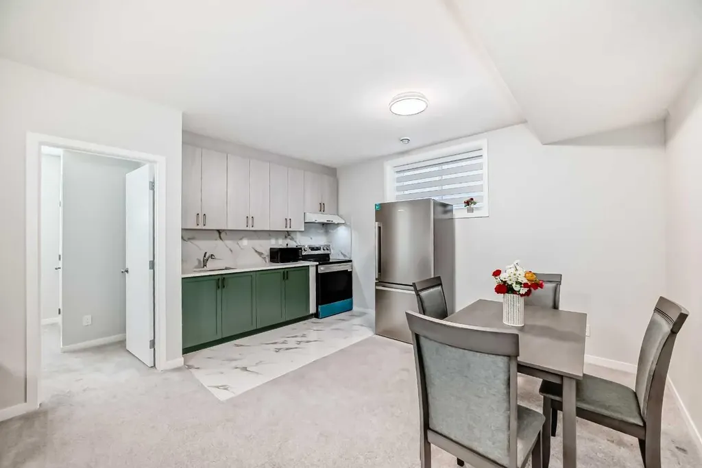 16 West Grove Link SW Calgary AB T3H 6E3