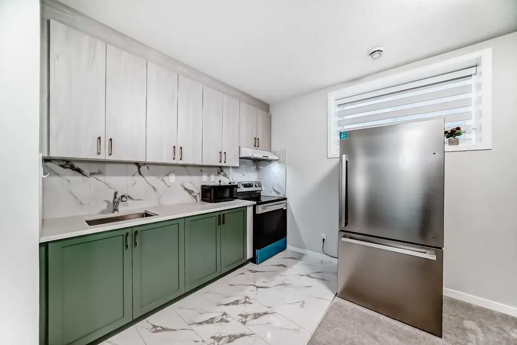 16 West Grove Link SW Calgary AB T3H 6E3