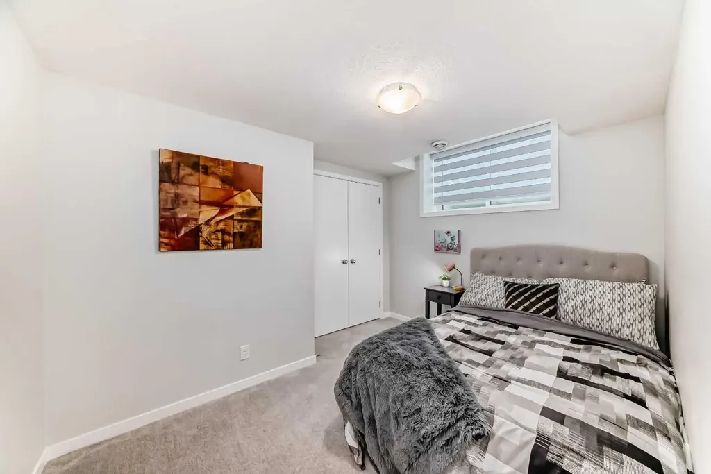 16 West Grove Link SW Calgary AB T3H 6E3