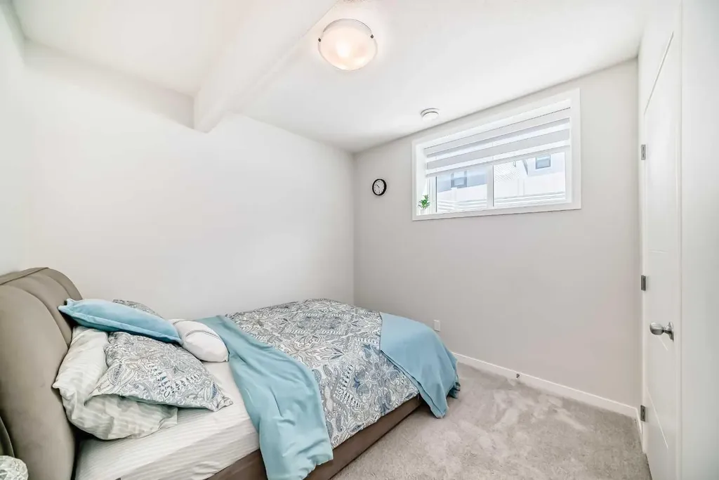 16 West Grove Link SW Calgary AB T3H 6E3