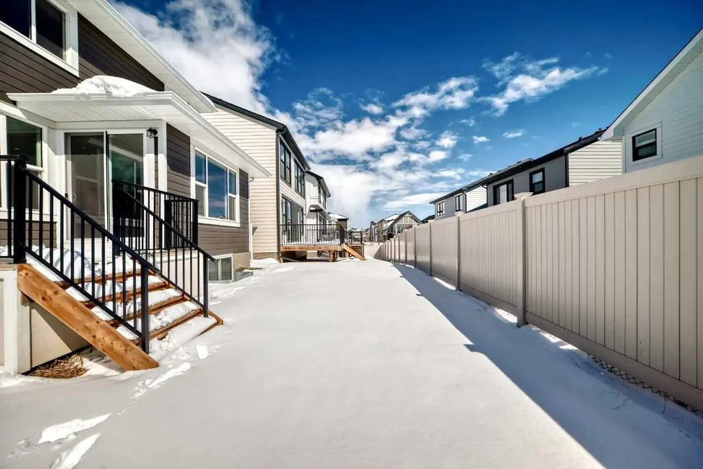 16 West Grove Link SW Calgary AB T3H 6E3