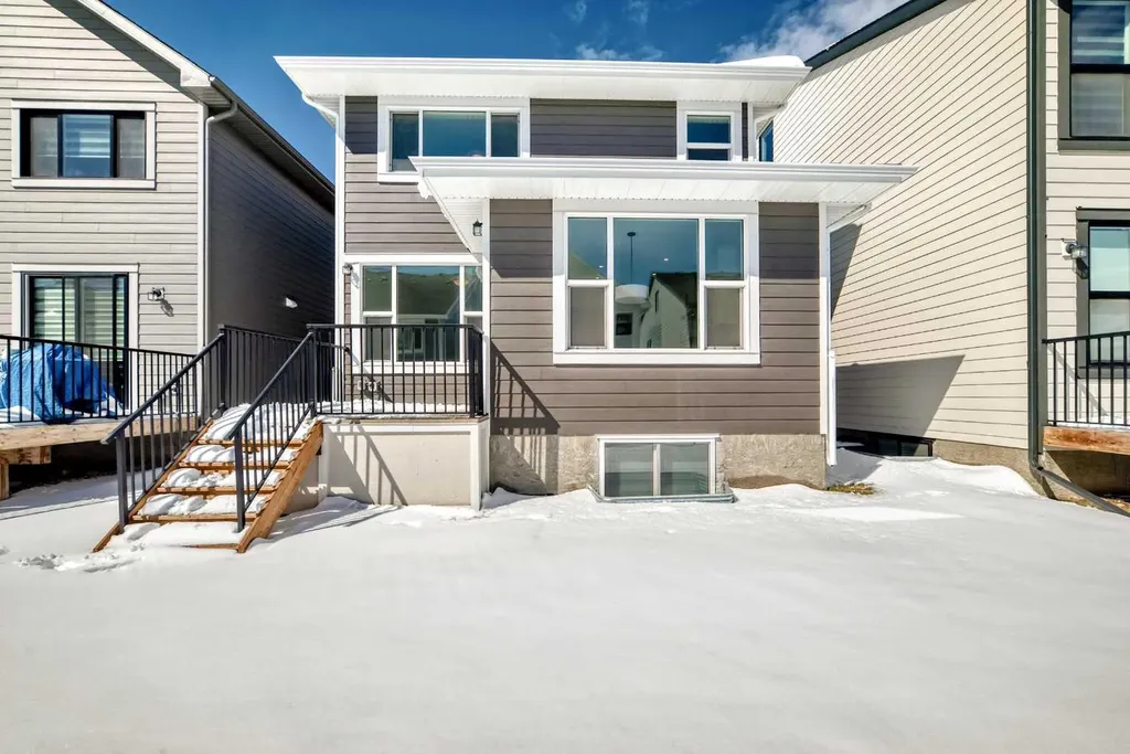 16 West Grove Link SW Calgary AB T3H 6E3
