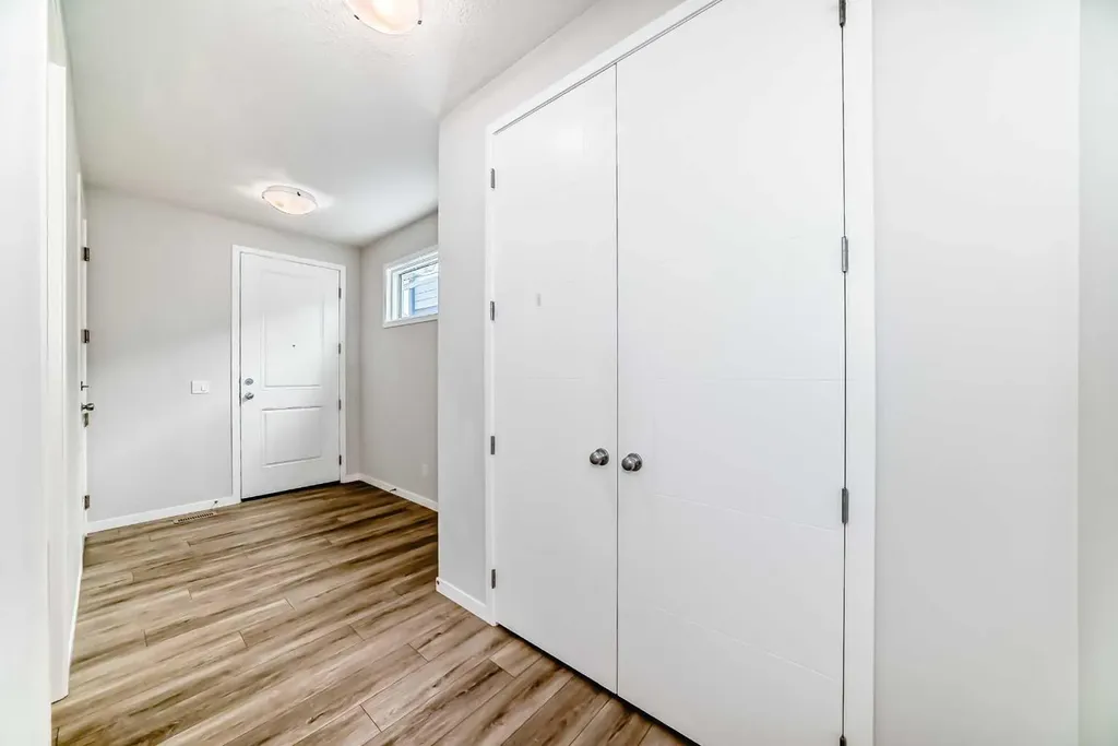 16 West Grove Link SW Calgary AB T3H 6E3
