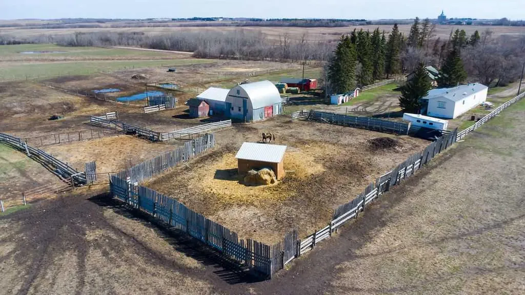 E 27-52-3-w4th 52040 Rr 32 A&b Rural Vermilion River County Of AB T0B 2X0