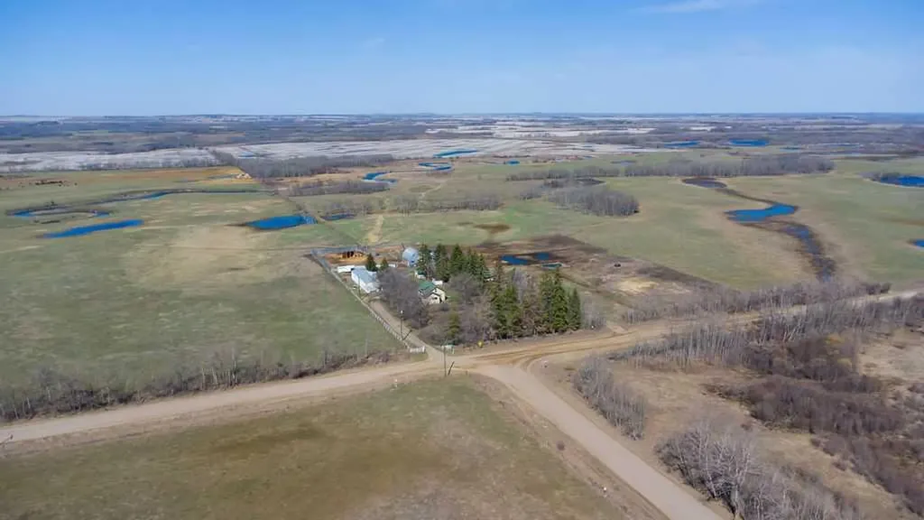 E 27-52-3-w4th 52040 Rr 32 A&b Rural Vermilion River County Of AB T0B 2X0