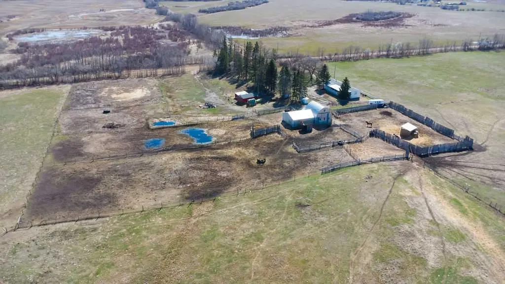 E 27-52-3-w4th 52040 Rr 32 A&b Rural Vermilion River County Of AB T0B 2X0