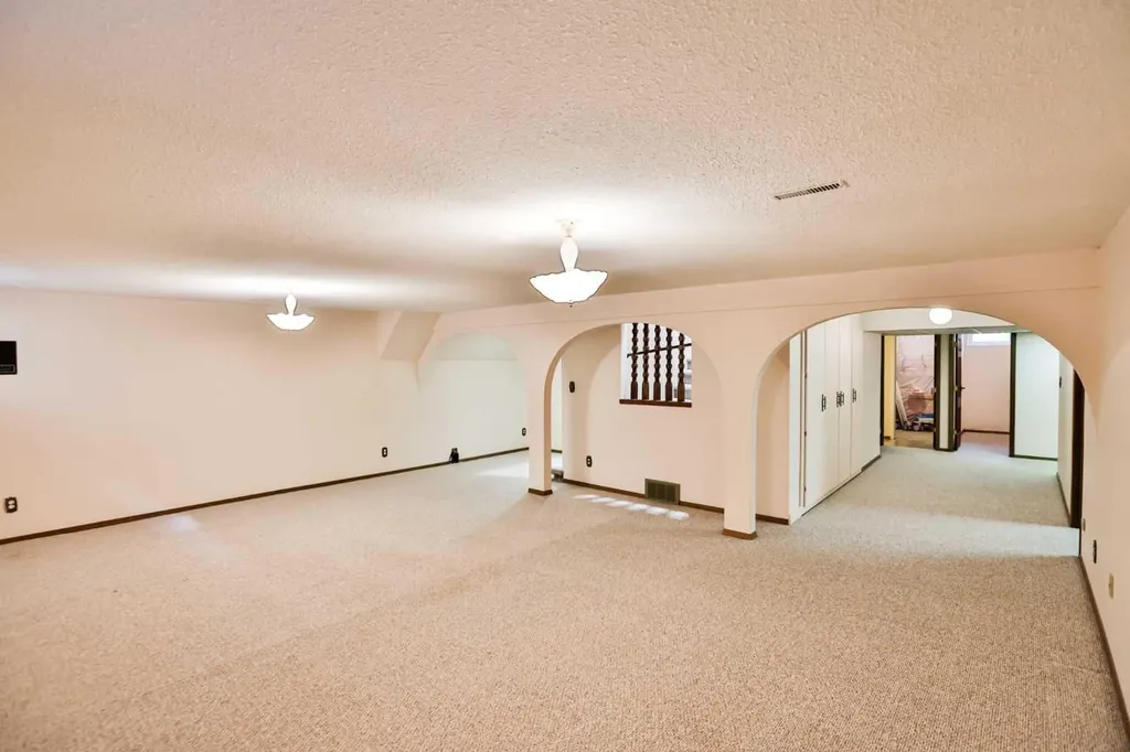 318 Mcmaster Boulevard W Lethbridge AB T1K 4R5
