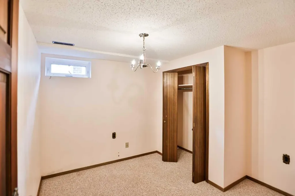 318 Mcmaster Boulevard W Lethbridge AB T1K 4R5