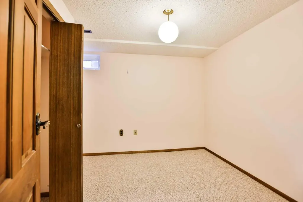 318 Mcmaster Boulevard W Lethbridge AB T1K 4R5