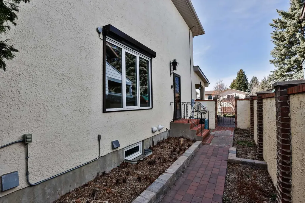 318 Mcmaster Boulevard W Lethbridge AB T1K 4R5