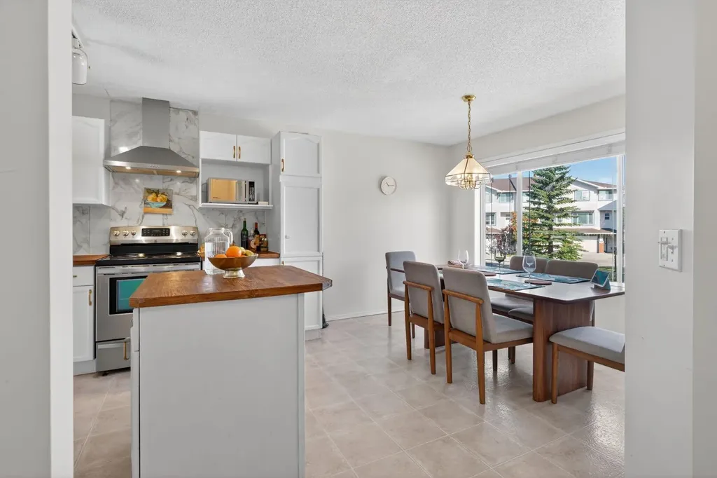 121 Rocky Ridge Court NW Calgary AB T3G4S7