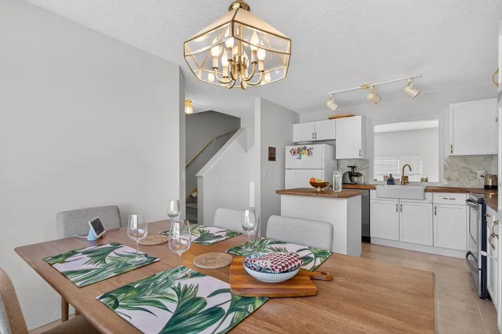 121 Rocky Ridge Court NW Calgary AB T3G4S7